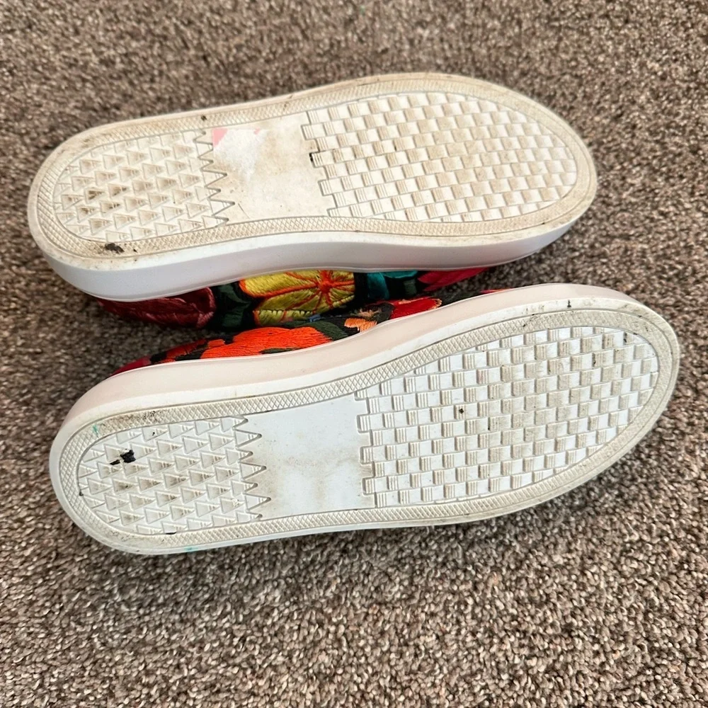 Hikal Bolom Mexican Artisanal Floral Embroidered Slip-On Shoes Size 24 (7/7.5)